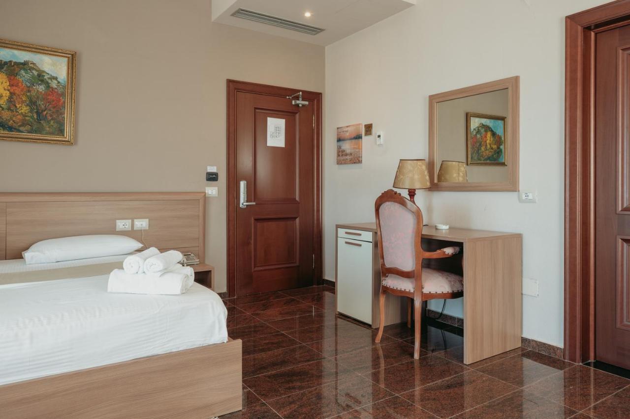Fishta & Hotel